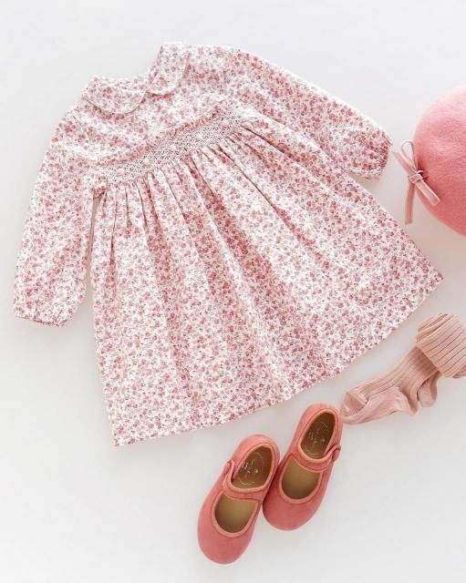 <img class='new_mark_img1' src='https://img.shop-pro.jp/img/new/icons1.gif' style='border:none;display:inline;margin:0px;padding:0px;width:auto;' />Floral smocked dress (Pink)
