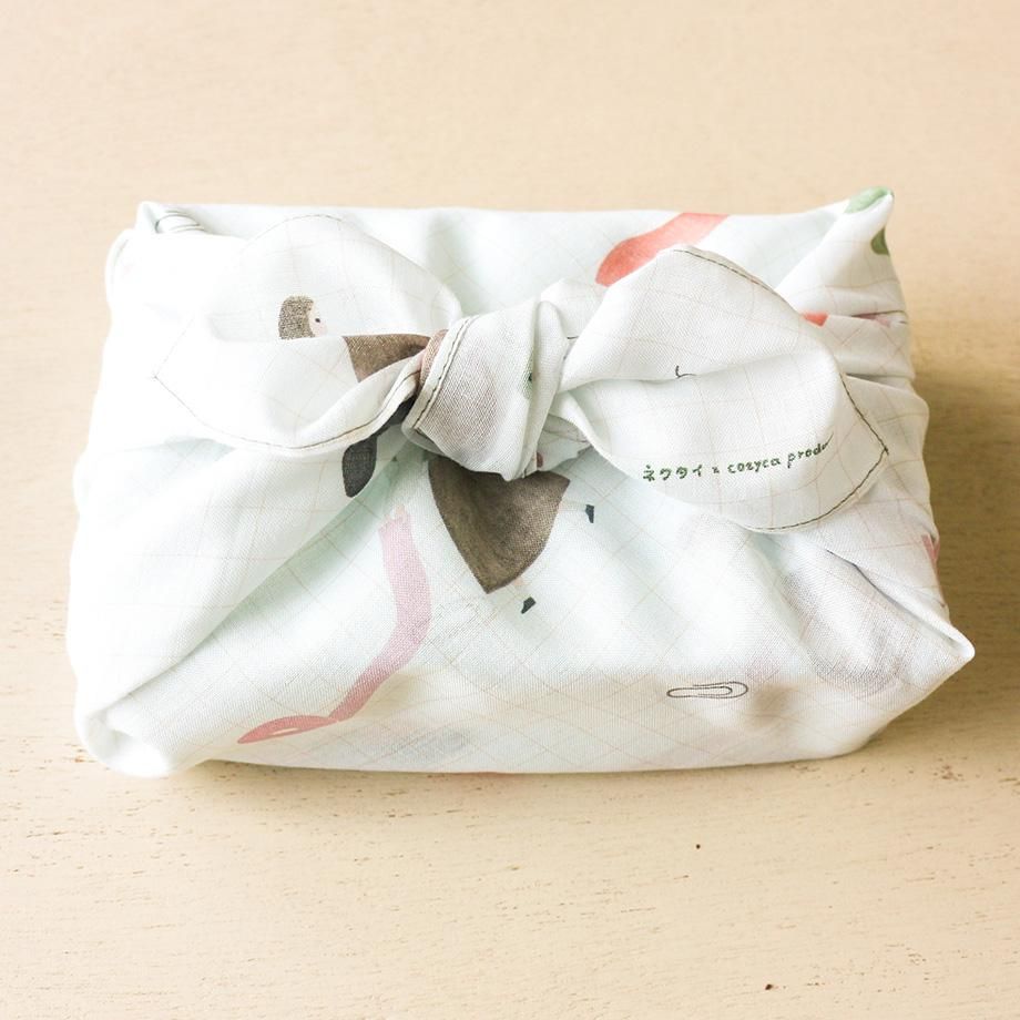 ネクタイ ハンカチ 野原、つくえの上