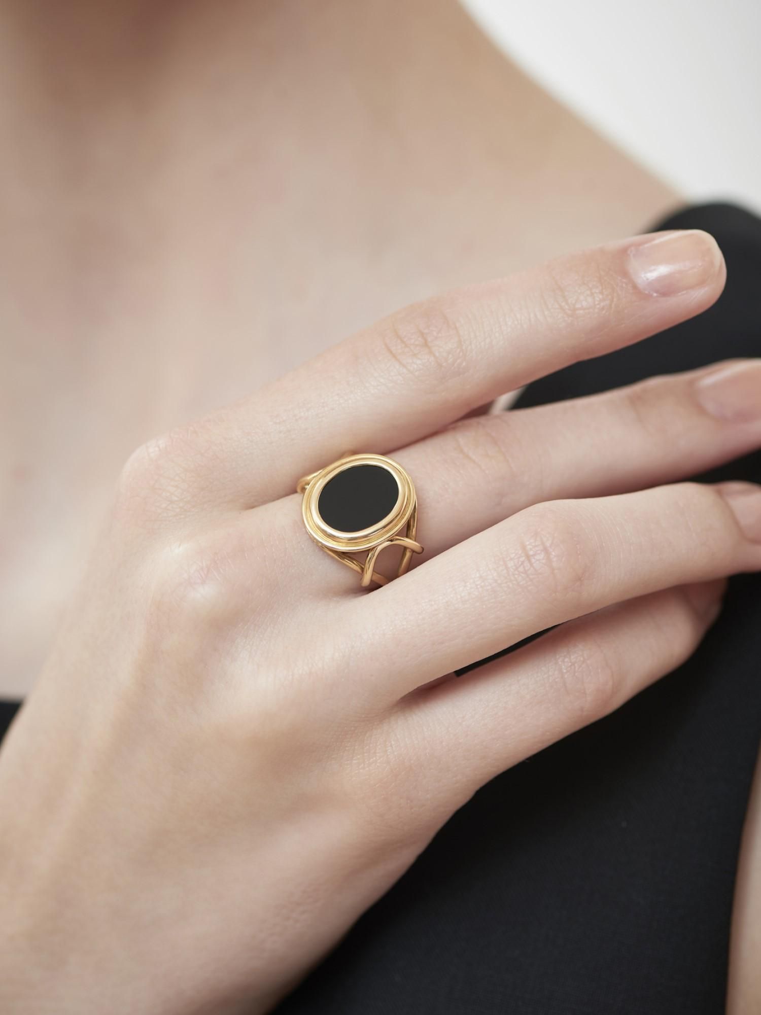 SOPHISTICATED VINTAGE / Vis stone signet ring / Onyx - GIGI SOPHISTICATED VINTAGE / Vis stone signet ring / Onyx - GIGI