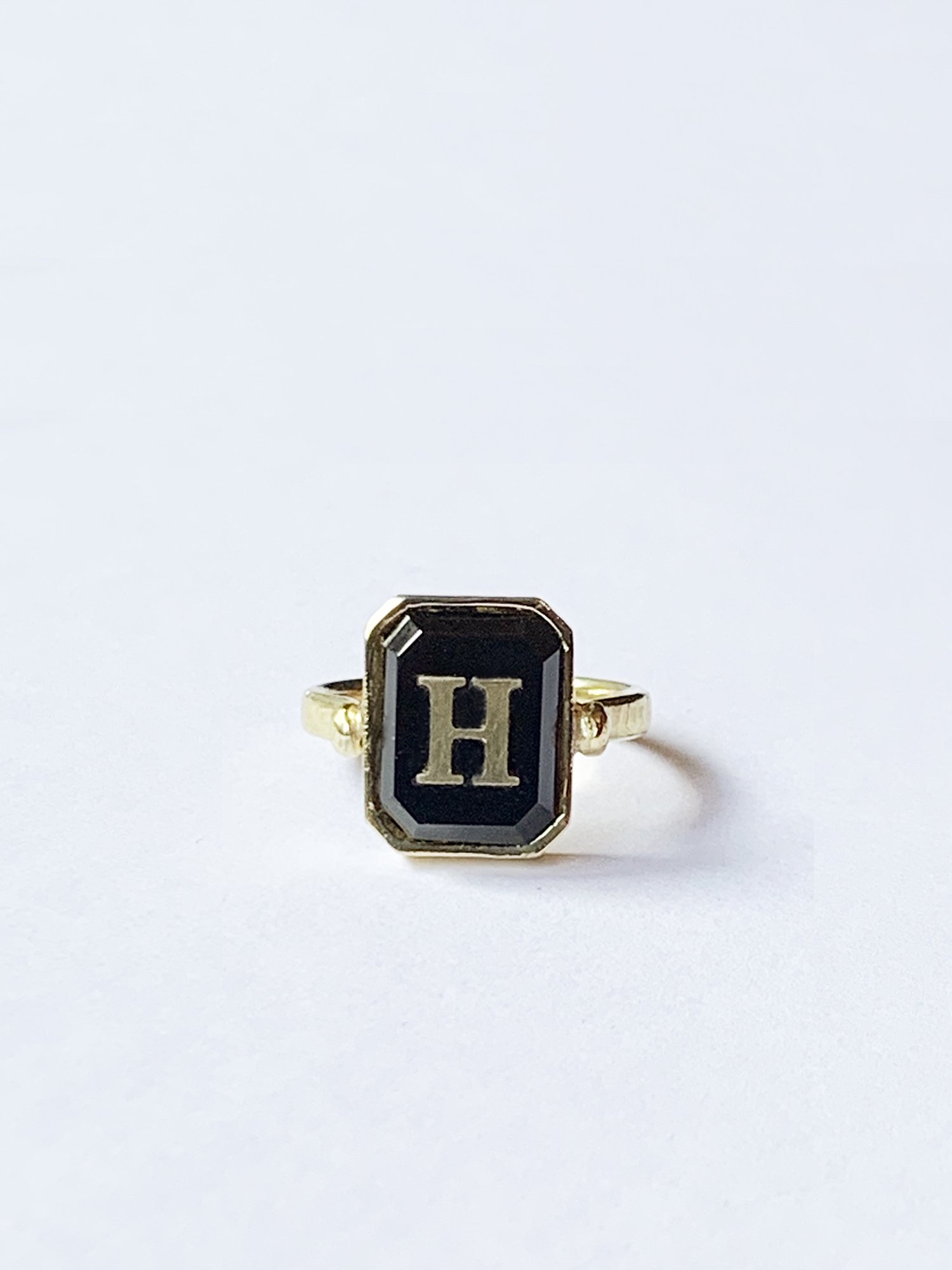 HELIOS / Initial onyx ring - GIGI Jewelry