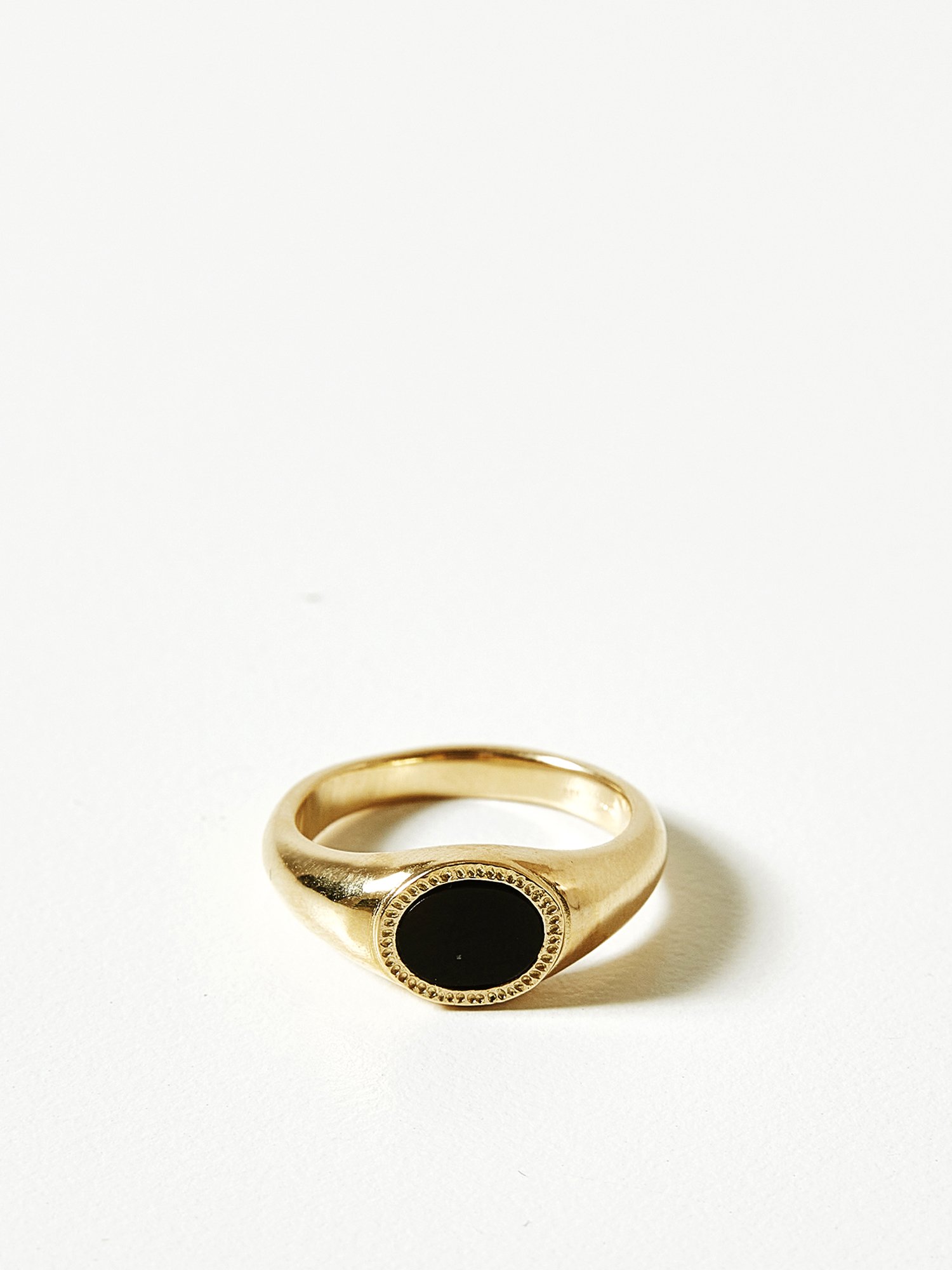 HELIOS / Onyx signet ring ( small onyx )
