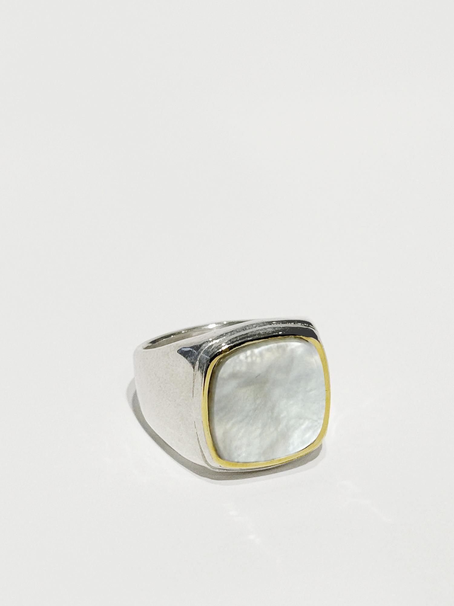ARTEMIS / Artemis square stone ring  / Mother of pearl
