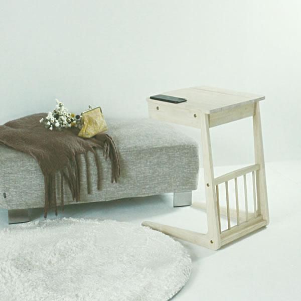 ドレッサー＆サイドテーブル TREE / ソファーサイドでメイクができる