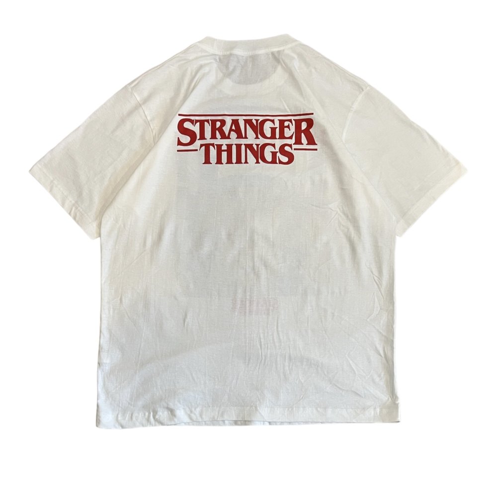 新品/ NEW 】STRANGER THINGS “DUSTIN HENDERSON” S/S Tee ストレンジャーシングス ダスティン・ヘンダーソン  プリント Tシャツ - 古着屋mellow