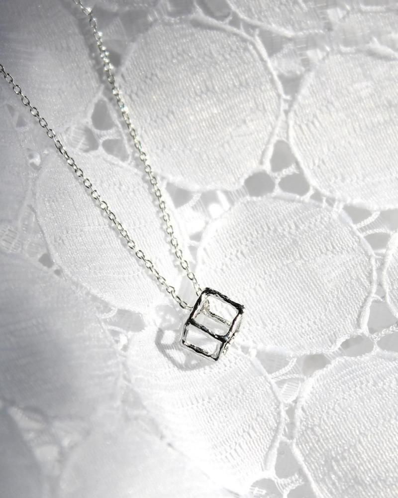 empty(necklace)