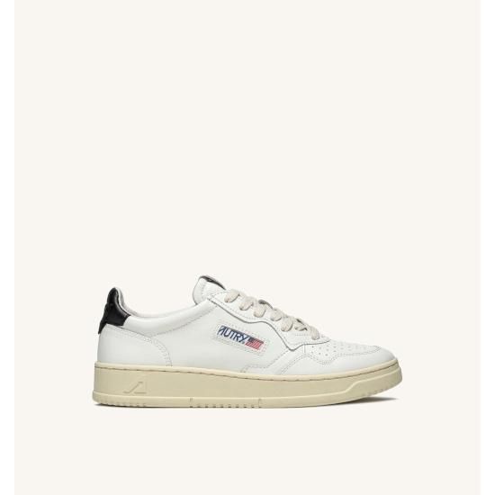 スニーカー AUTRY Woman Sneaker AULWLS76LEATSUEDEWHTSNDSTRM AUTRY 【オートリー】 MEDALIST LOW SNEAKERS IN LEATHER COLOR