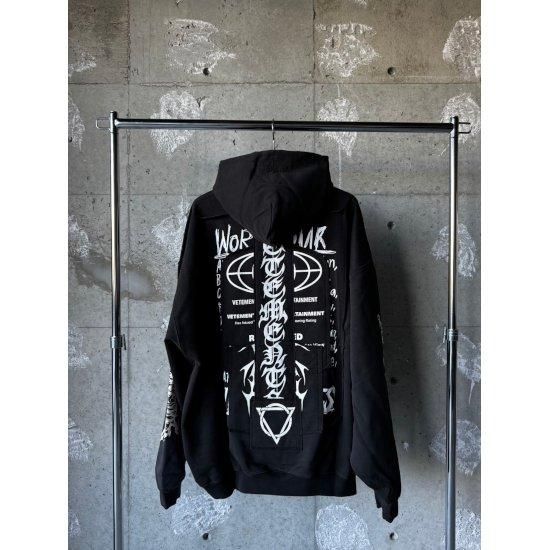 VETEMENTS 【ヴェトモン】PATCHED LOGO HOODIE (UA65HD620G) VETEMENTS 【ヴェトモン】PATCHED LOGO HOODIE (UA65HD620G)