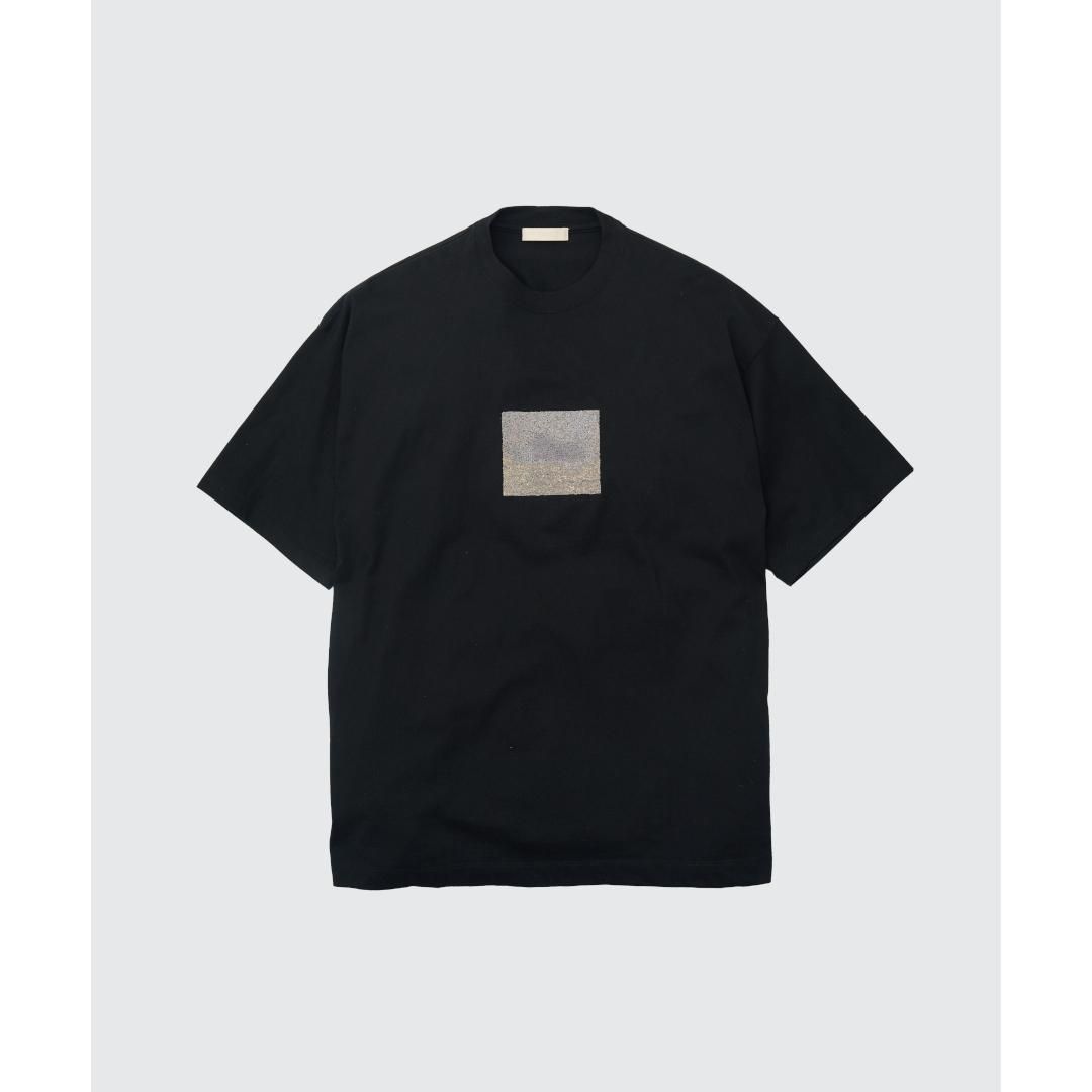 YOKE|衼   EMBROIDERY ORGANIC COTTON T-SHIRT BLACK (YK25SS001014CS)