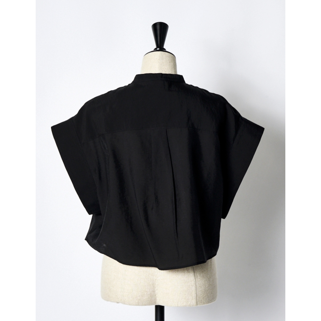 RUMCHE Moon Ruffle Shirt / black