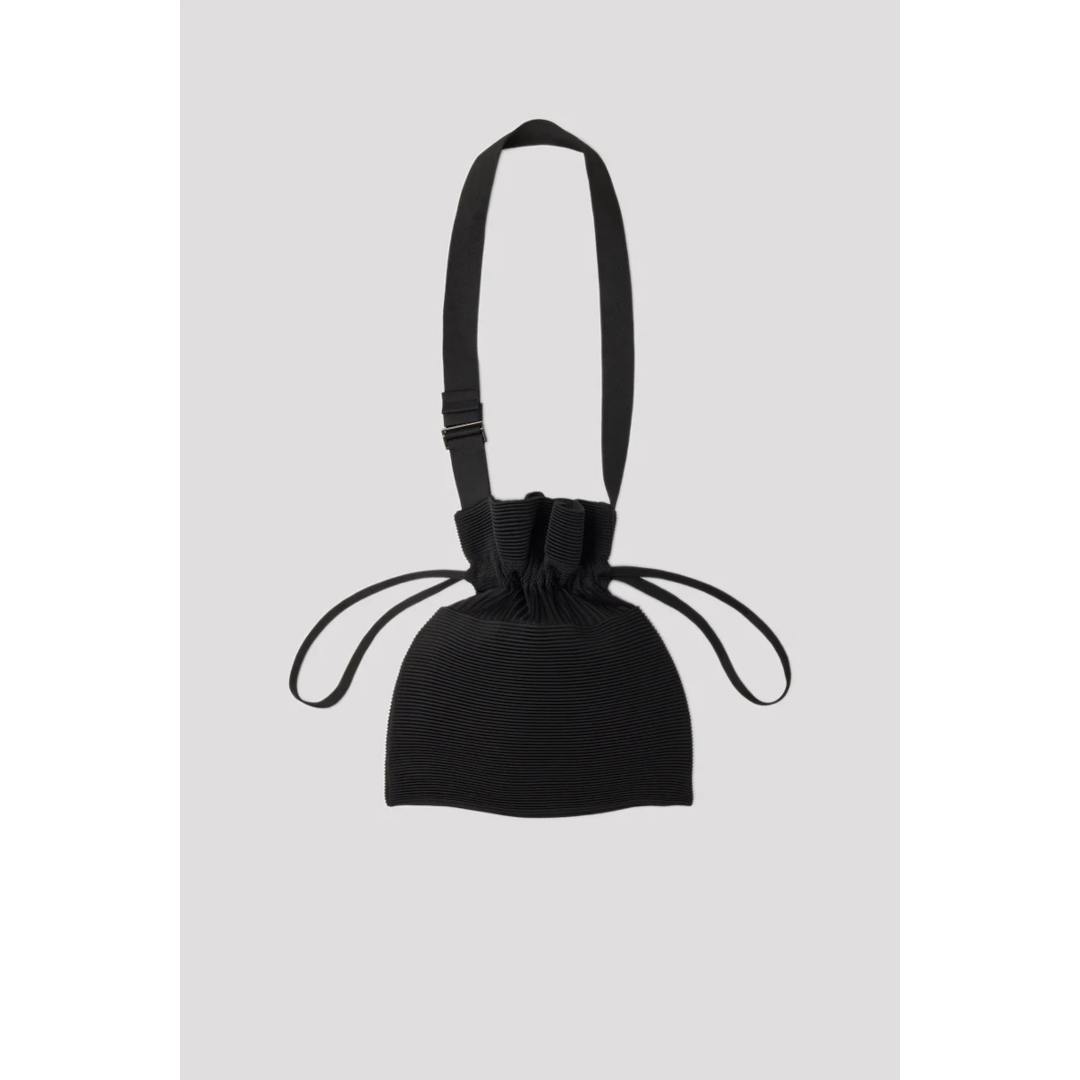 CFCL ڥե STRATA DRAWSTRING GUSSET BAG BLACK (CF010AG140)