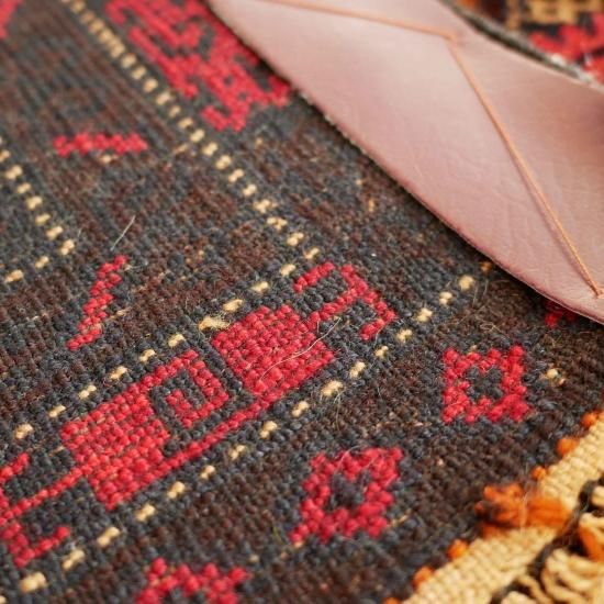 【新品未使用】アフガニスタン産　絨毯　バルーチ　バローチ　花柄　ベージュ　花瓶 新品未使用】アフガニスタン産 絨毯 バルーチ バローチ 花柄