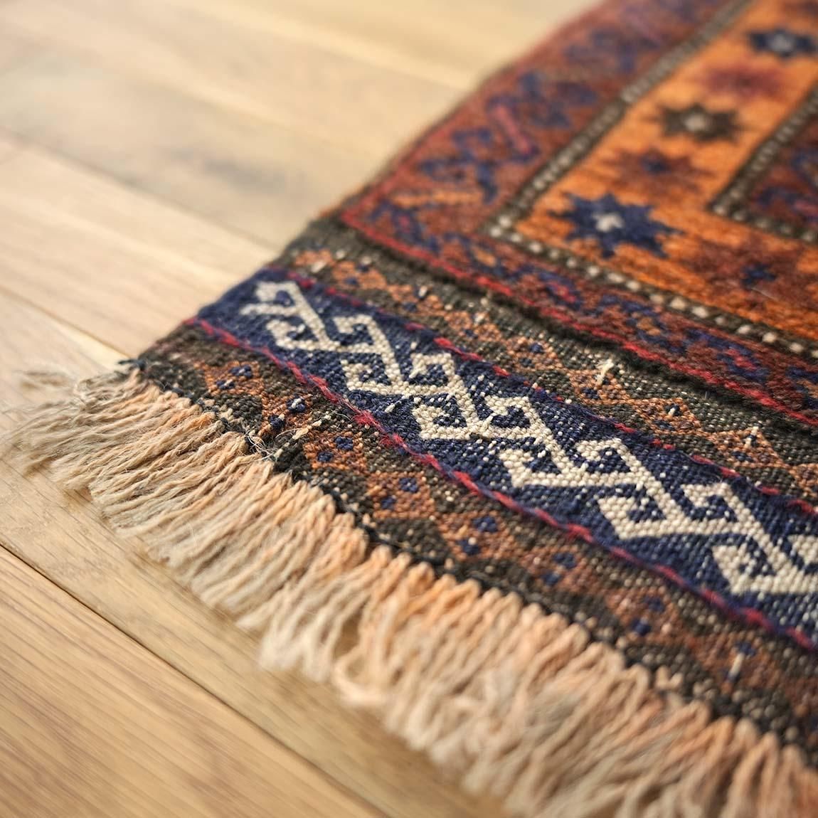 オレンジとネイビーのコントラストバルーチ142×79cm【送料無料 オレンジとネイビーのコントラストバルーチ142×79cm【送料無料