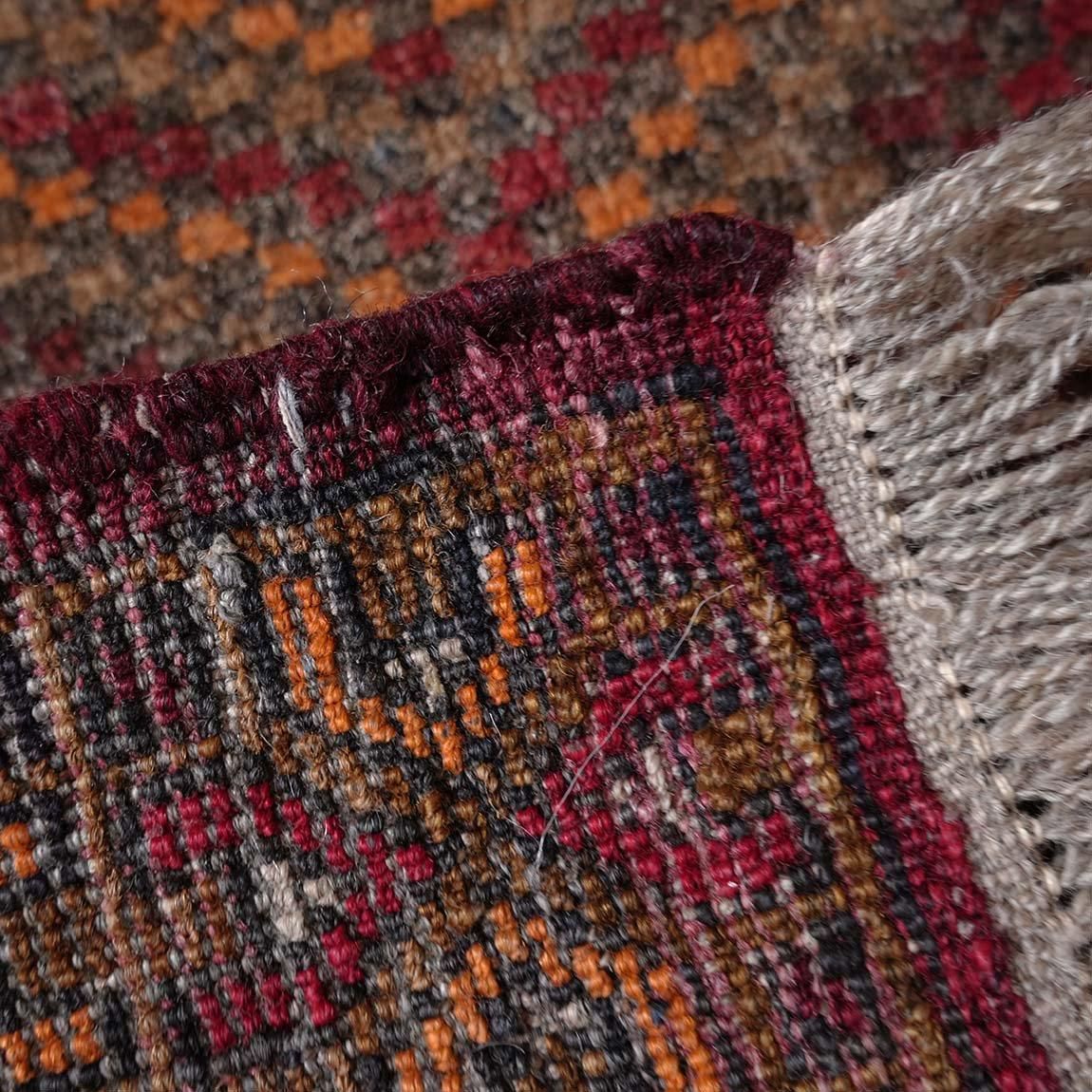 茶ベースに赤とオレンジがキートルクメン アリホジャ60×48cm