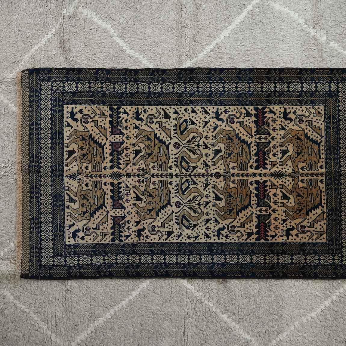 ライオンたちと鳥たちとバルーチ142×84cm【送料無料】 - inie ライオンたちと鳥たちとバルーチ142×84cm【送料無料】 - inie