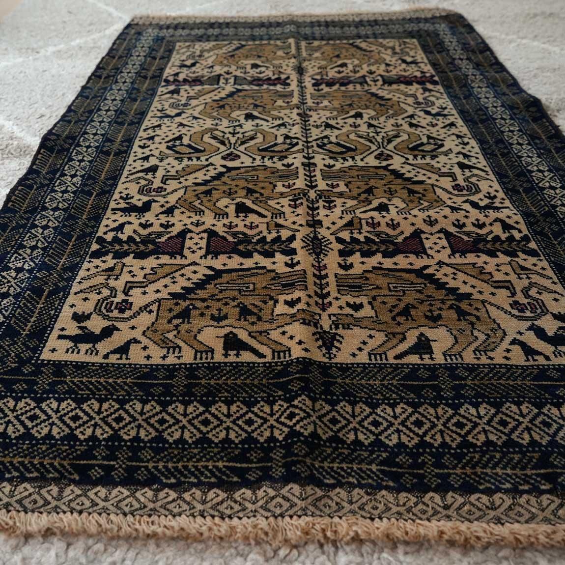 ライオンたちと鳥たちとバルーチ142×84cm【送料無料】 - inie japan