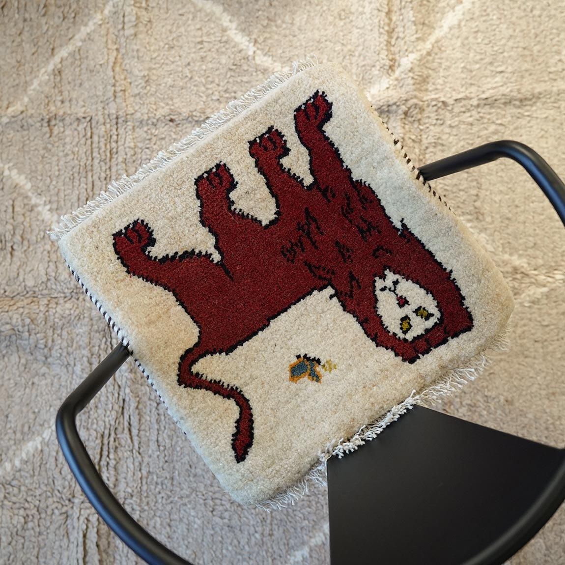 煉瓦色ライオンと蝶ギャッベ41×43cm【送料無料】 - inie japan