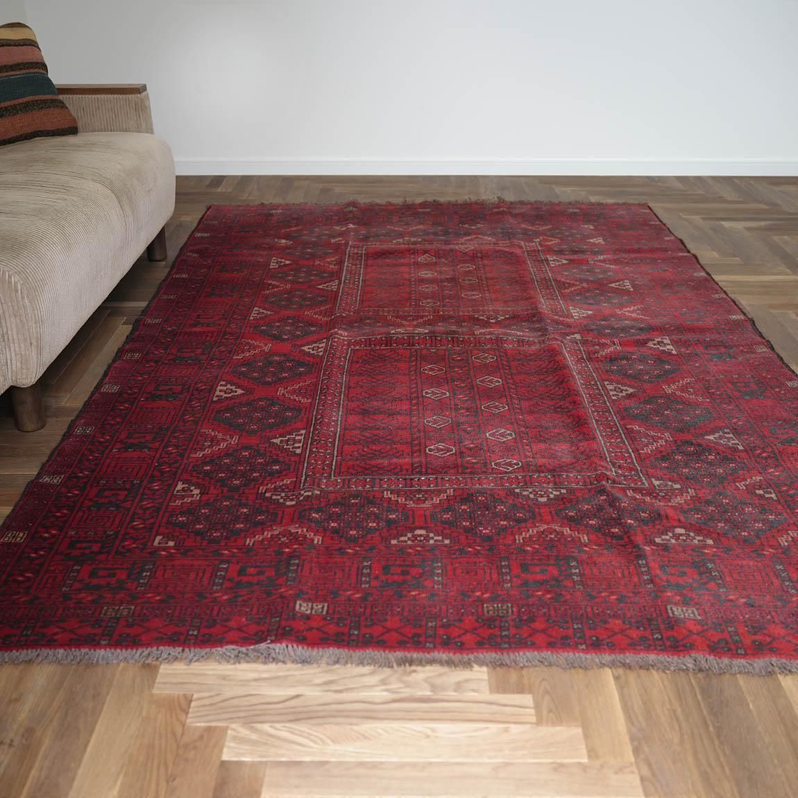 空間への挿し色はやっぱり赤トルクメン240×160cm【送料無料】 - inie