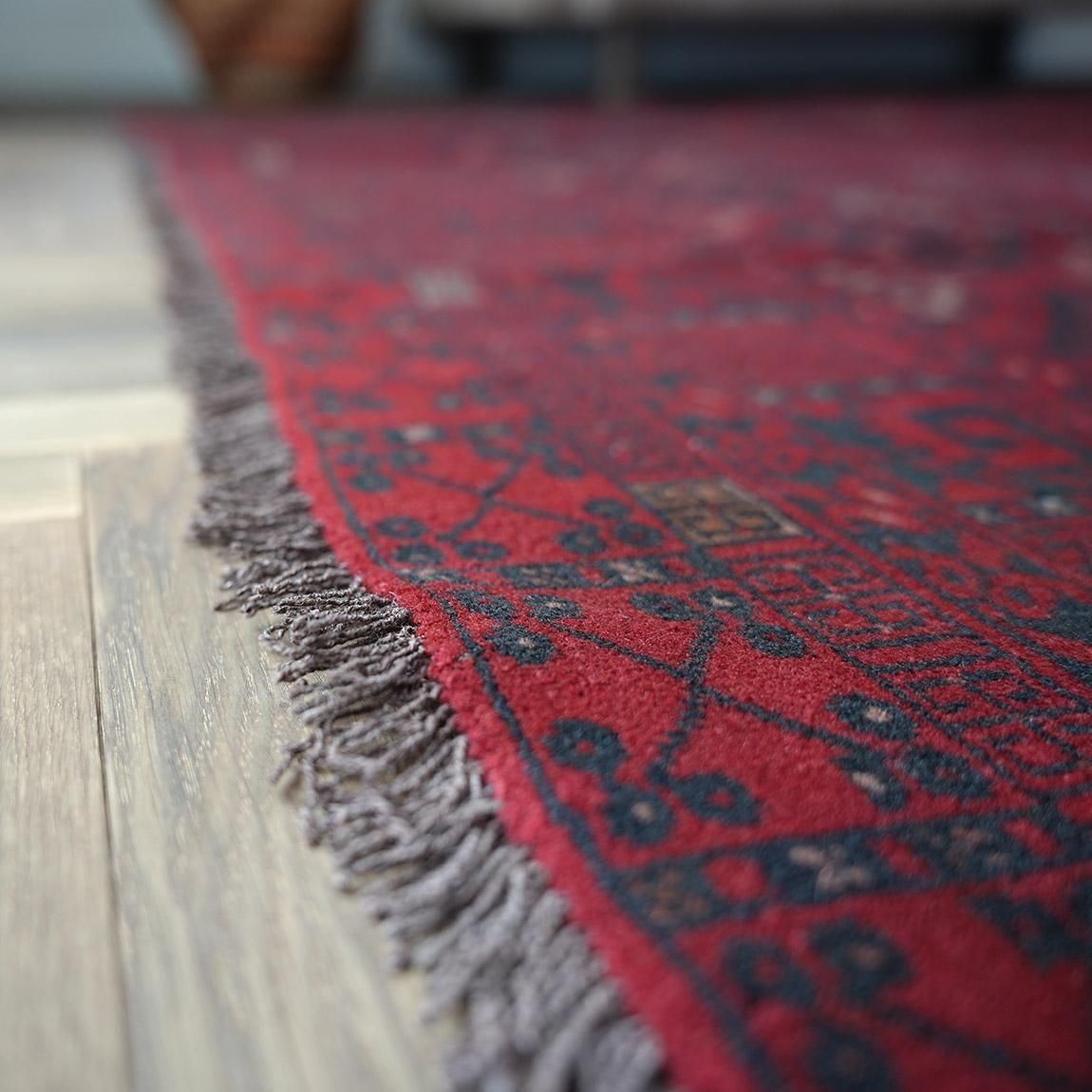 空間への挿し色はやっぱり赤トルクメン240×160cm【送料無料】 - inie