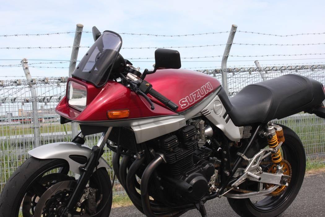 アクリポイント GSX1100Sカタナ用 クリアスクリーン 黒モール付 新品 アクリポイント GSX1100Sカタナ スズキ ストリートスクリーン