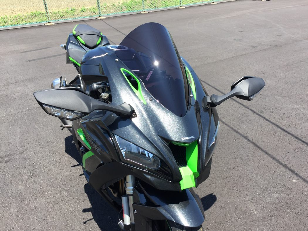 御検討くださいませkawasaki zx10r specialEdition カウル スクリーン