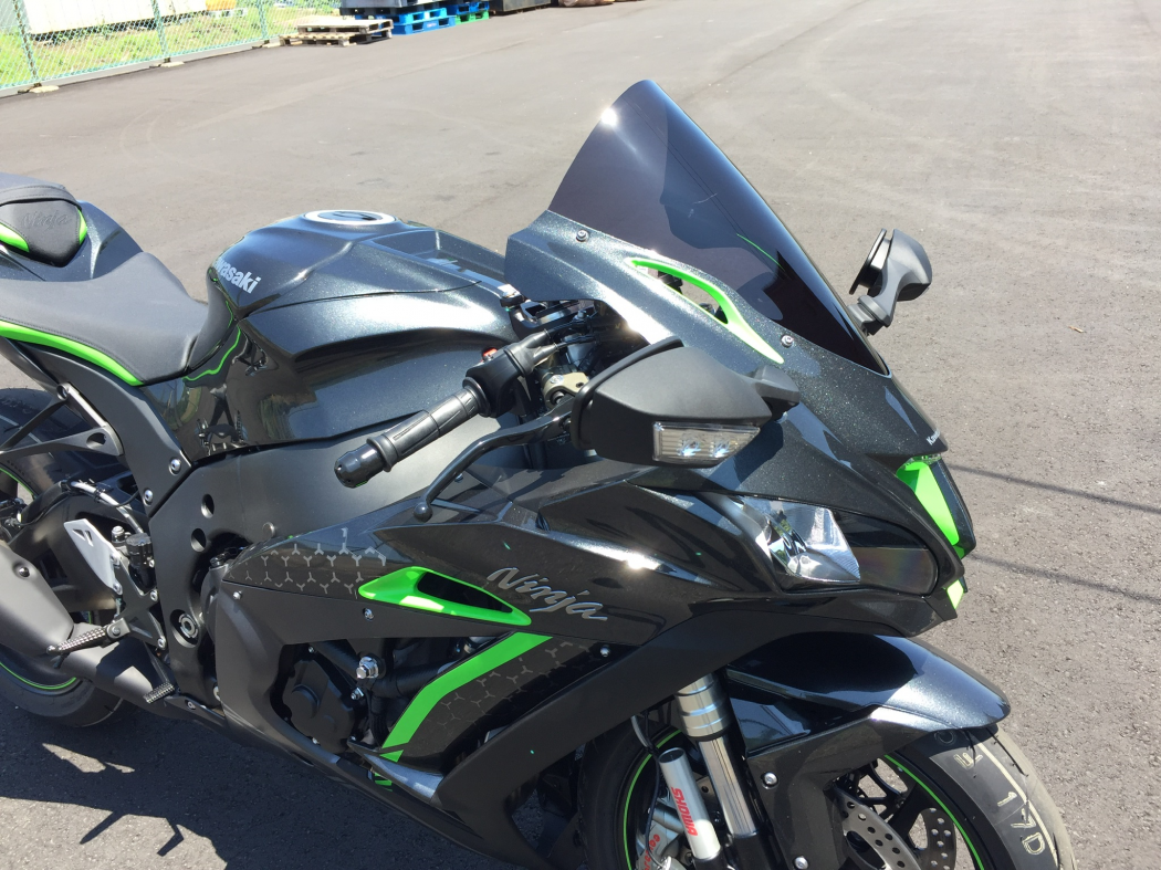 御検討くださいませkawasaki zx10r specialEdition カウル スクリーン