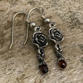 奨ɡեåԥʥͥåȡ : Jeweled Rose Hook Earring (Garnet)