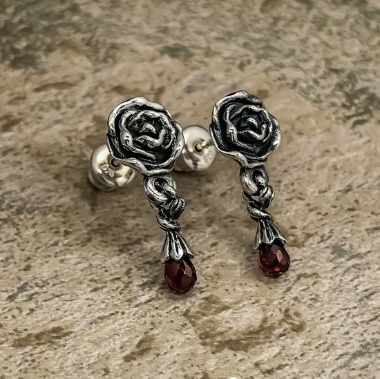 ジュエルド・ローズ・ピアス（ガーネット） : Jeweled Rose Stud (Garnet) - ZOCALO ONLINE SHOP