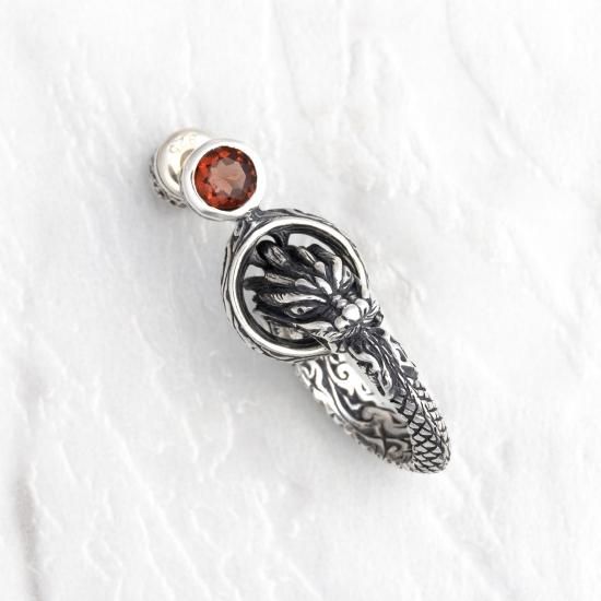 ウロボロス ドラゴン ピアス ガーネット Ouroboros Dragon Stud Garnet Zocalo Online Shop ウロボロス ドラゴン ピアス ガーネット Ouroboros Dragon Stud Garnet Zocalo Online Shop