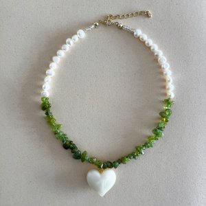 <img class='new_mark_img1' src='https://img.shop-pro.jp/img/new/icons14.gif' style='border:none;display:inline;margin:0px;padding:0px;width:auto;' />HEART PEARLY NECKLACE