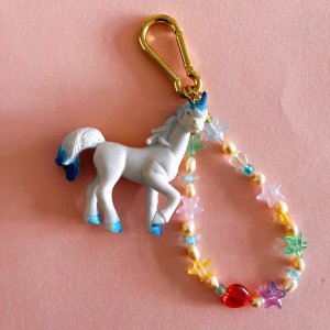 <img class='new_mark_img1' src='https://img.shop-pro.jp/img/new/icons14.gif' style='border:none;display:inline;margin:0px;padding:0px;width:auto;' />ROMANTIC UNICORN STRAP 