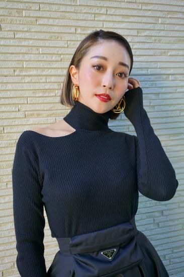 再入荷】【予約販売】アシンメトリーカットアウトハイネック