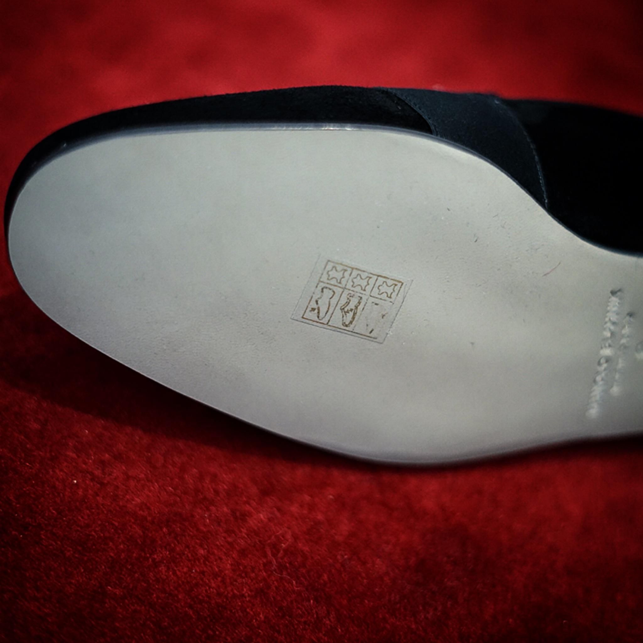 MANOLO BLAHNIK-
