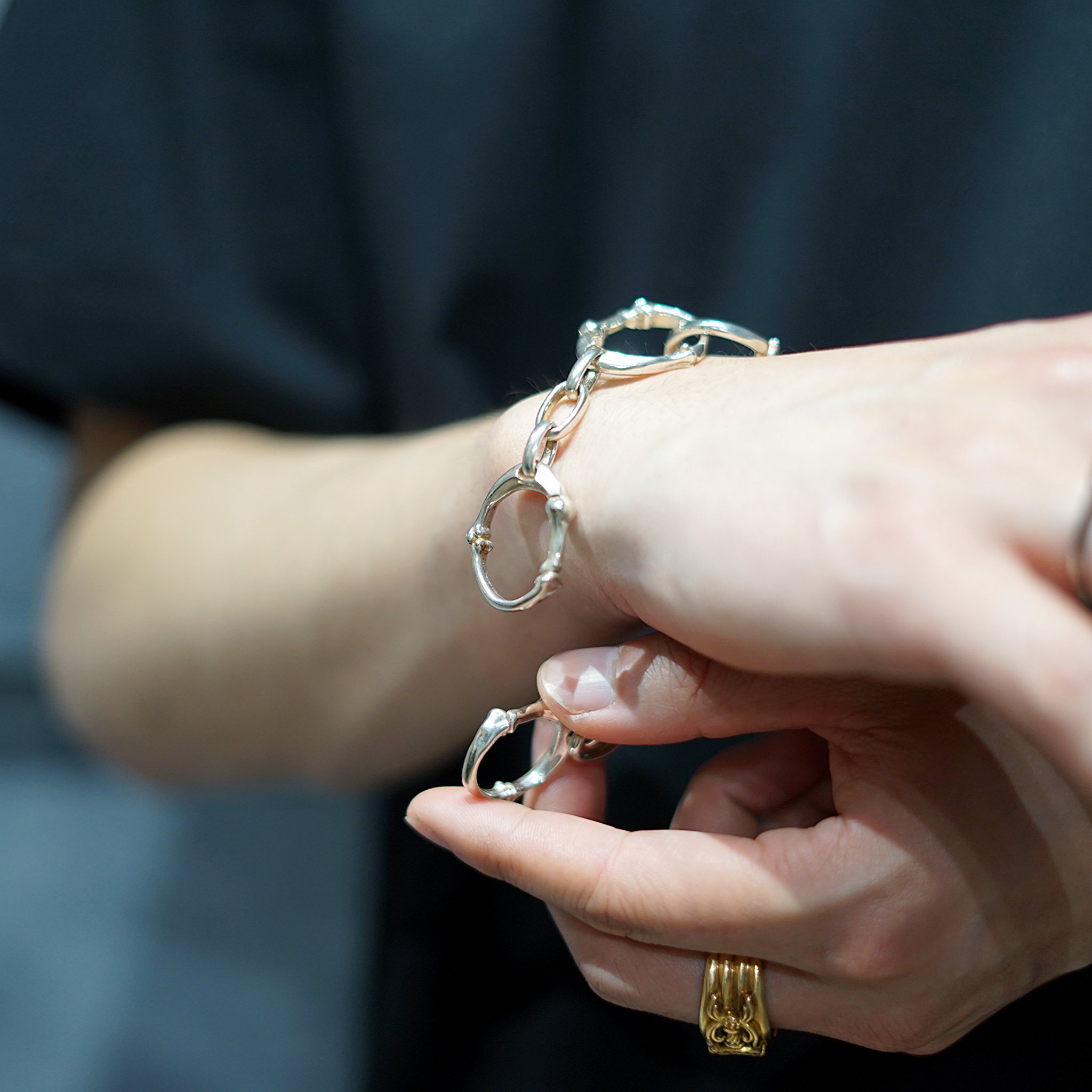 【TAKAHIROMIYASHITATheSoloist.】BONE SHAPED CARABINER BRACELET S