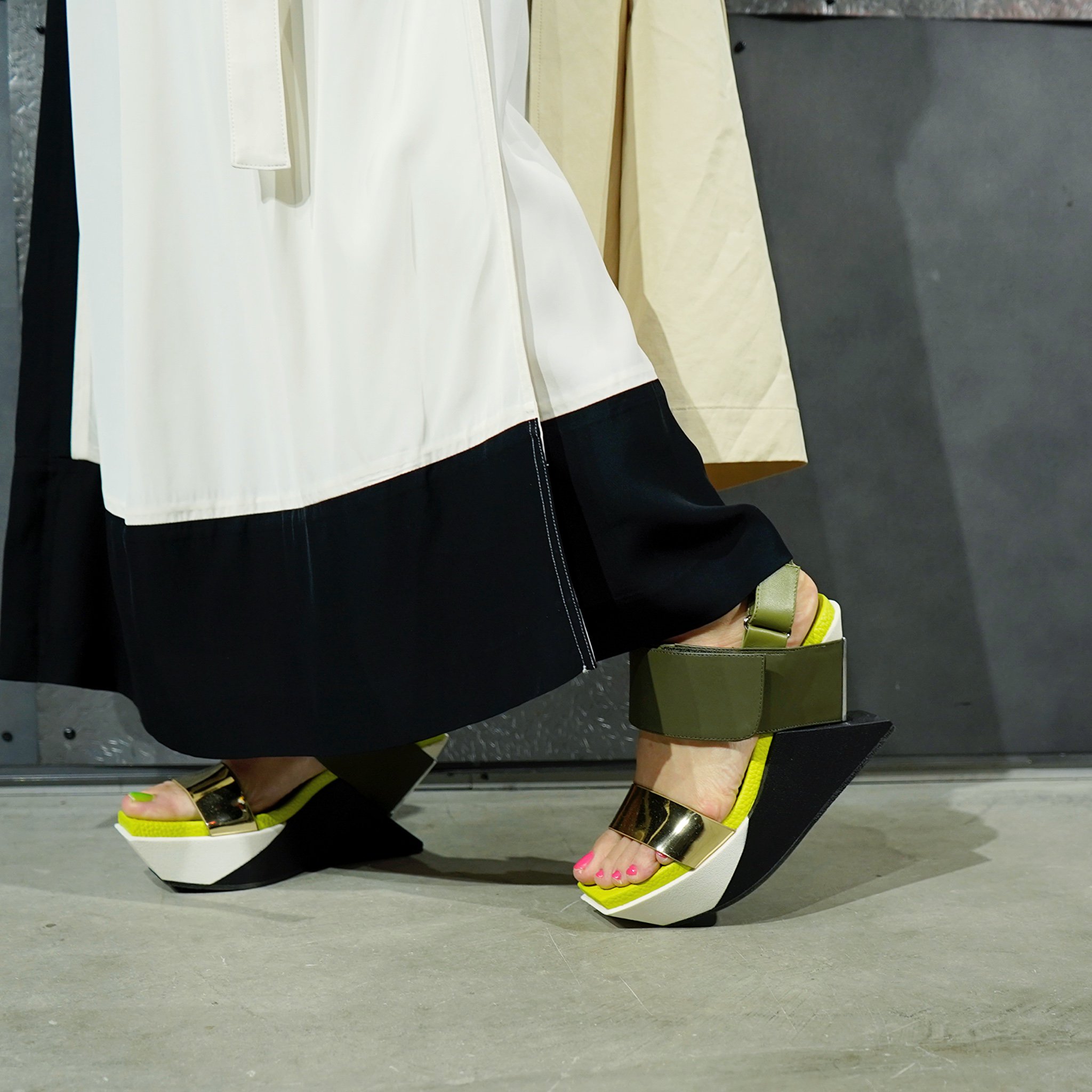 <img class='new_mark_img1' src='https://img.shop-pro.jp/img/new/icons20.gif' style='border:none;display:inline;margin:0px;padding:0px;width:auto;' />UNITED NUDE<br>DELTA WEDGE SANDAL