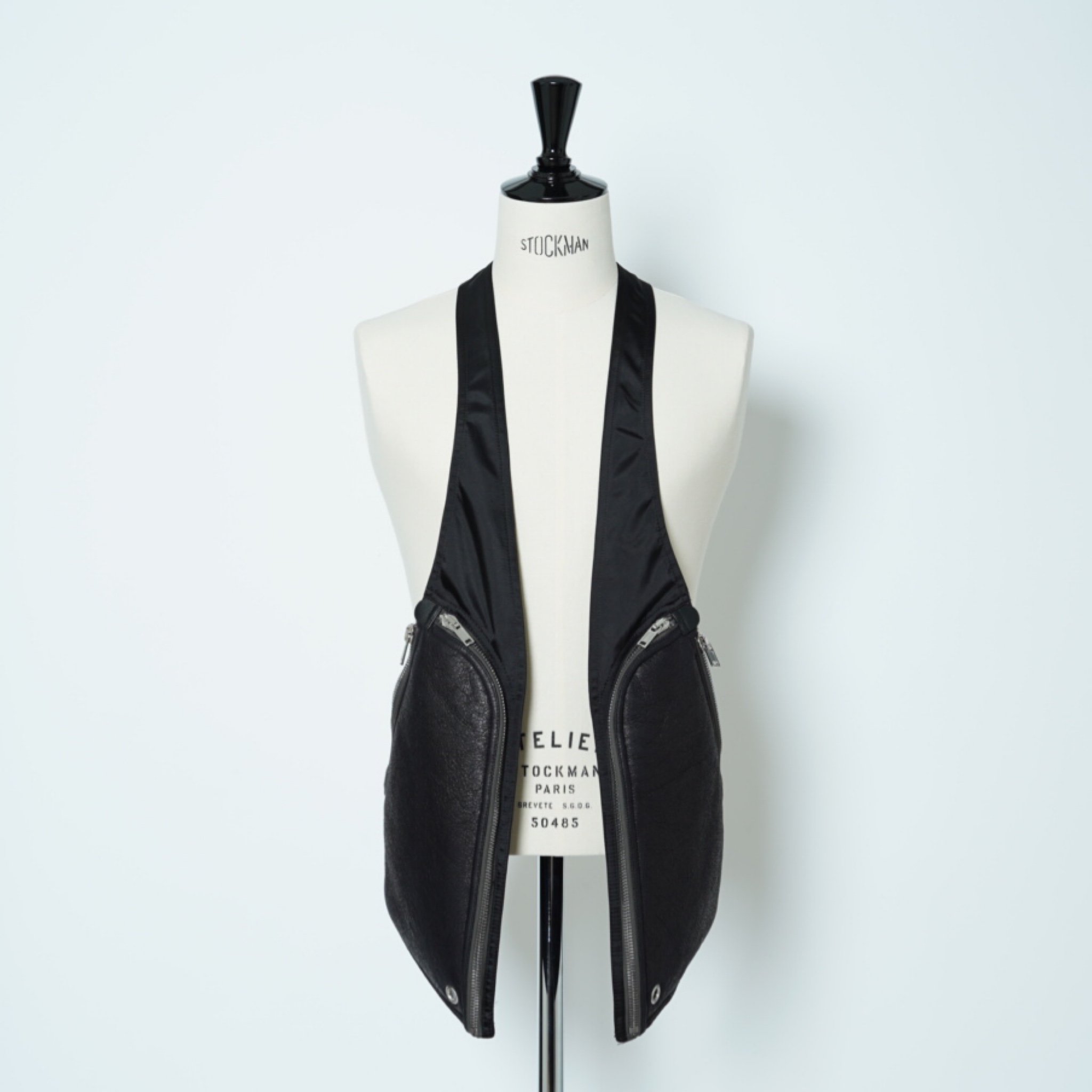 <img class='new_mark_img1' src='https://img.shop-pro.jp/img/new/icons20.gif' style='border:none;display:inline;margin:0px;padding:0px;width:auto;' />【RICK OWENS】<br>BAUHAUS VEST<br>-NBRLSH-