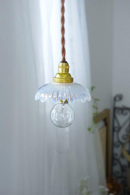 ミニシャンデリア　1920年　フランス　オパールセントアンティーク　【灯具付き】 ミニシャンデリア 1920年 ピンクオパールセント フランス