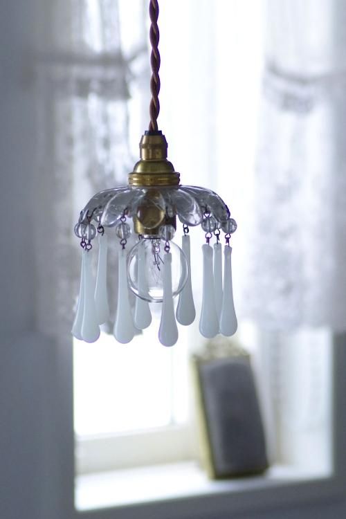 0322bフランスアンティークホワイトオパリンドロップミニシャンデリア