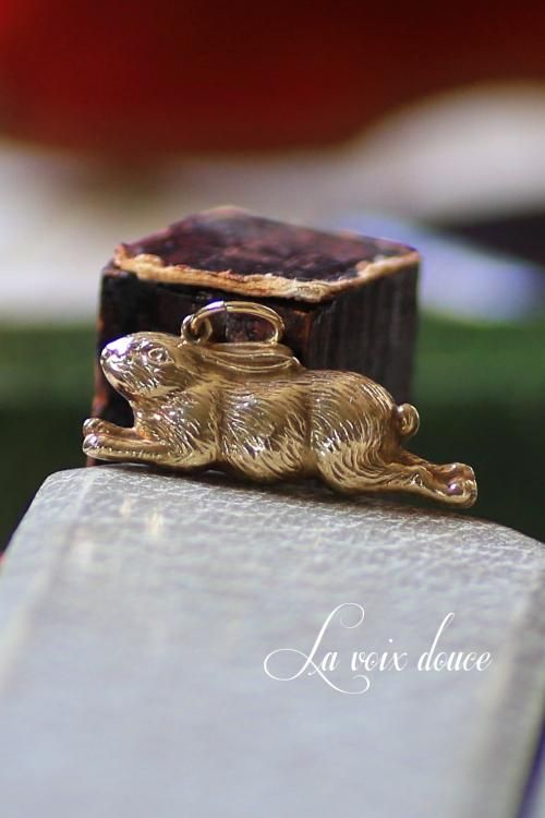 イギリスヴィンテージ　K9　うさぎチャーム/アンティークネックレスリングK18 0891イギリスヴィンテージ K9ゴールド うさぎチャーム