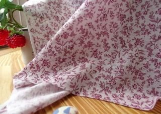 色々プチ小花の頬擦りTシャツ地・ピンク