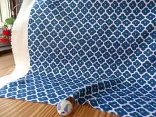 シンプルフラワーの柔らかスムースニット・ネービー×オフ白