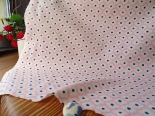 シンプルフラワーの柔らかスムースニット・ピンク×オフ白