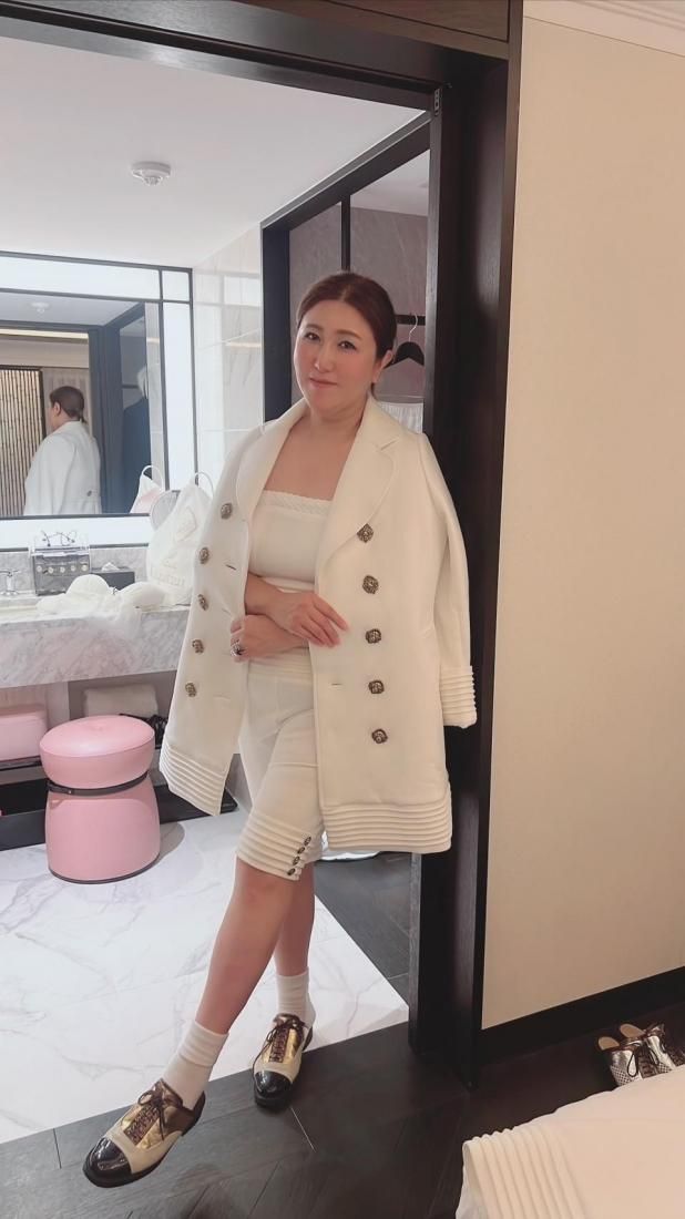 世界一の服NEWタキシードブラトップ』 ミルク - Vaqutauxjapan（ヴァ