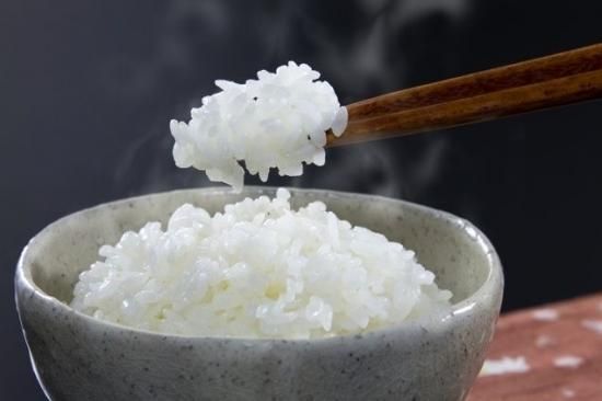 ひとめぼれ」と「ミルキークイーン」のお試し食べ比べセット（各