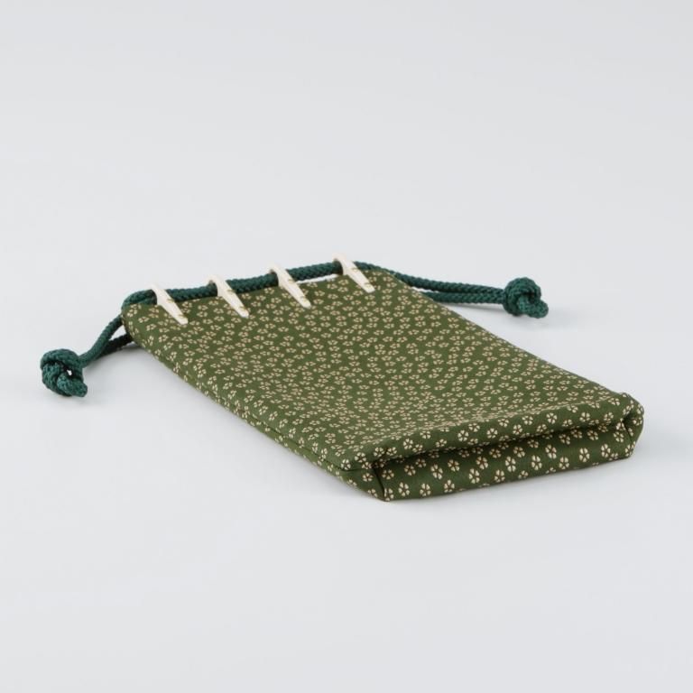 印傳屋　合切袋（小）うぐいす地　白漆　とんぼ　印伝 合切袋（小）マチ付［うぐいす地／白漆／とんぼ］：印傳屋公式