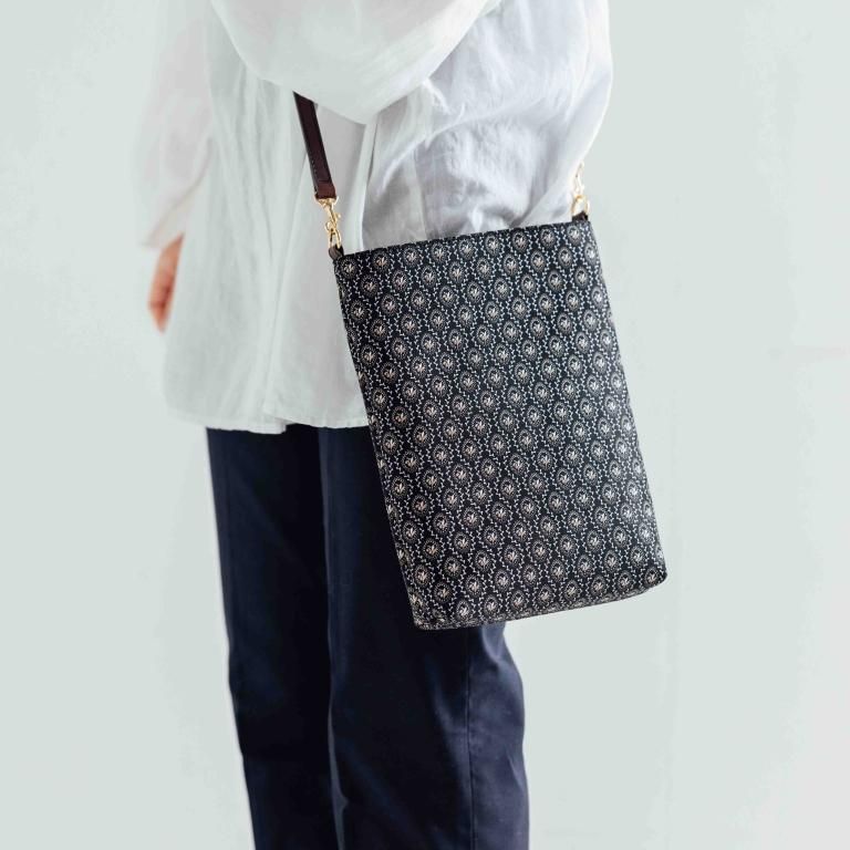 極美品　印傳屋　インデンヤ　巾着　ハンドバック　着物　紺色　ネイビー 46ショルダー ［しらべ］：印傳屋公式オンラインショップ｜INDEN-YA
