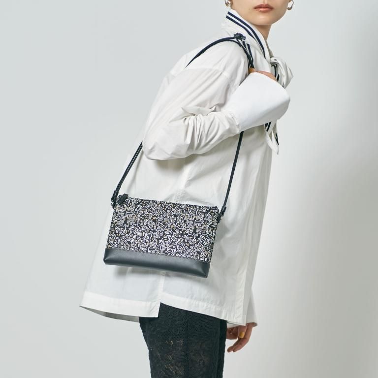 サコッシュ［Black／Keith Haring collection］：印傳屋公式