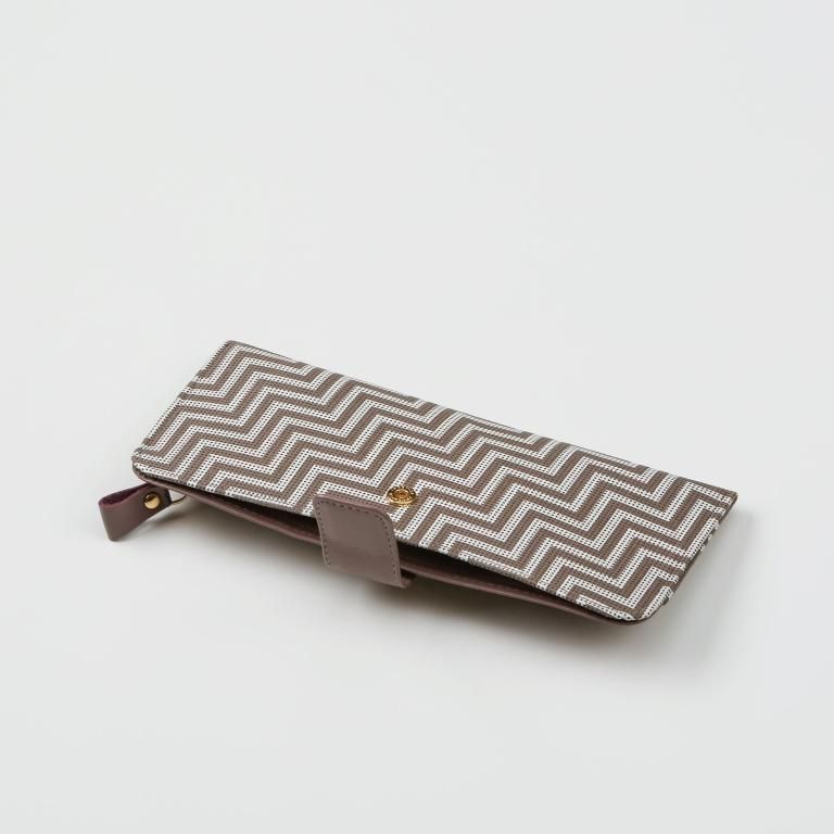 インデンヤシェブロン ポーチ ベージュブラウン CHEVRON | 印傳屋 | INDEN-YA