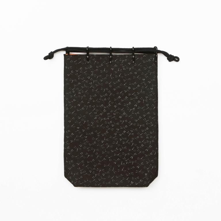 HISOCA 合切袋 トンボ HISOCA 合切袋（大）マチ付［黒地／黒漆／とんぼ］：印傳屋公式