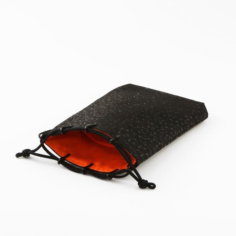 HISOCA 合切袋（大）マチ付［黒地／黒漆／とんぼ］：印傳屋公式