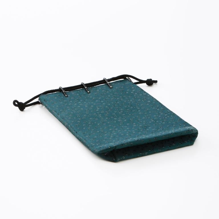 HISOCA 合切袋（大）マチ付［緑地／黒漆／とんぼ］：印傳屋公式